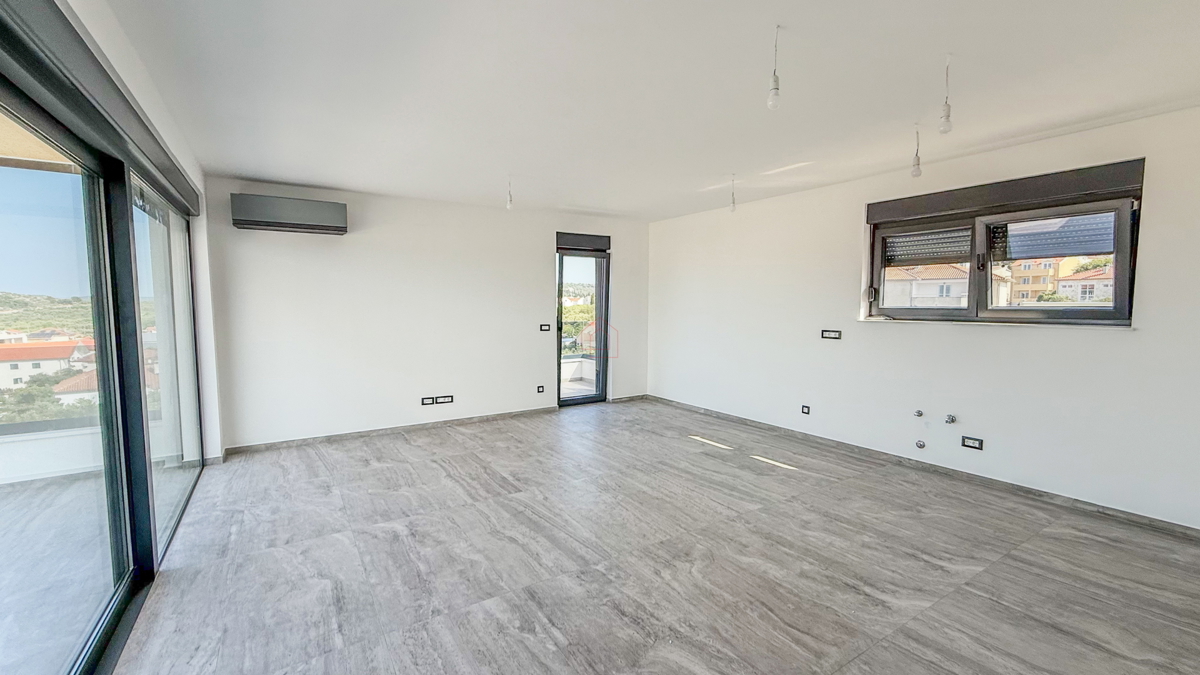 Čudovit penthouse v središču Murterja s čudovitim pogledom na morje