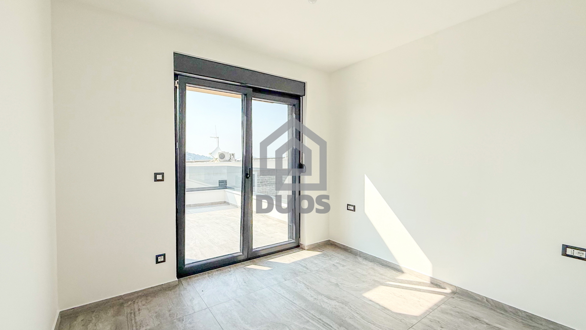 Čudovit penthouse v središču Murterja s čudovitim pogledom na morje