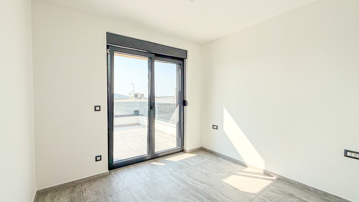 Čudovit penthouse v središču Murterja s čudovitim pogledom na morje