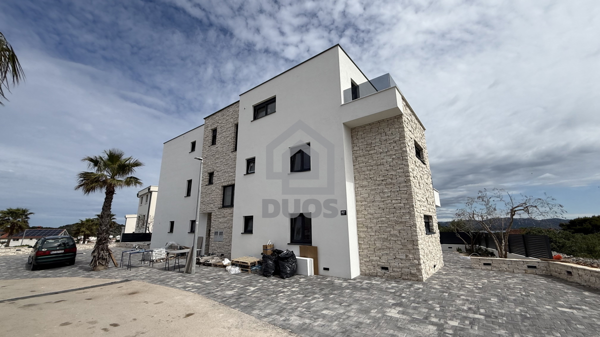 Čudovit penthouse v središču Murterja s čudovitim pogledom na morje