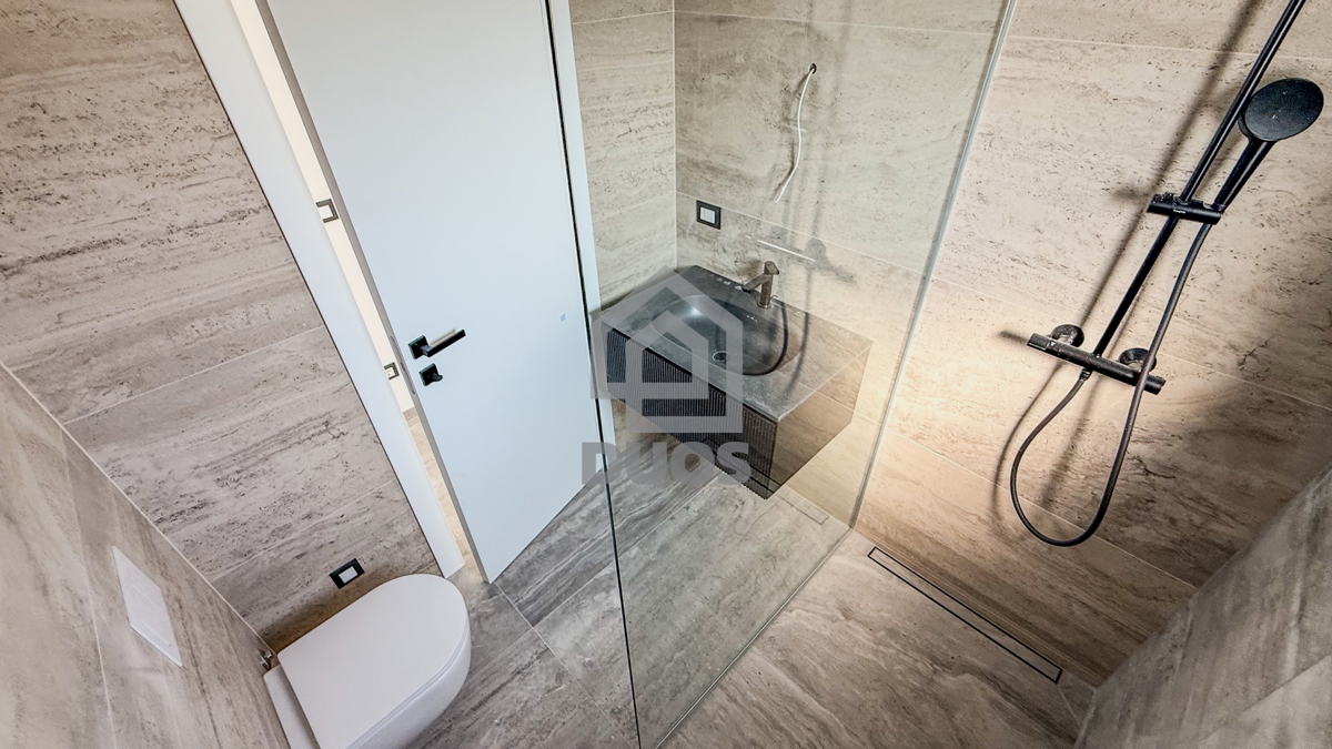 Čudovit penthouse v središču Murterja s čudovitim pogledom na morje