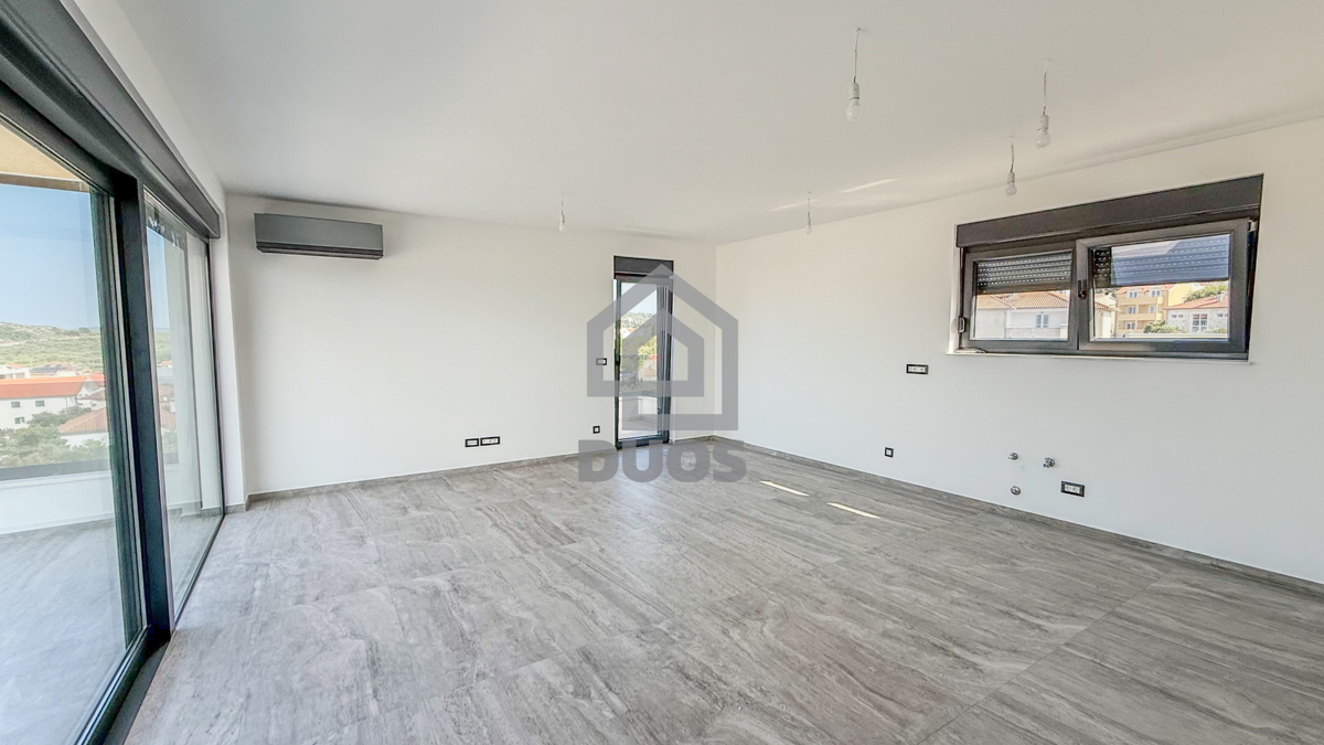 Čudovit penthouse v središču Murterja s čudovitim pogledom na morje