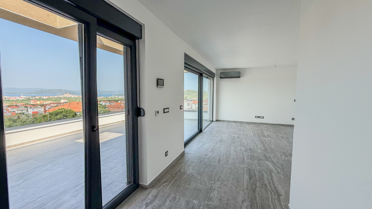 Čudovit penthouse v središču Murterja s čudovitim pogledom na morje