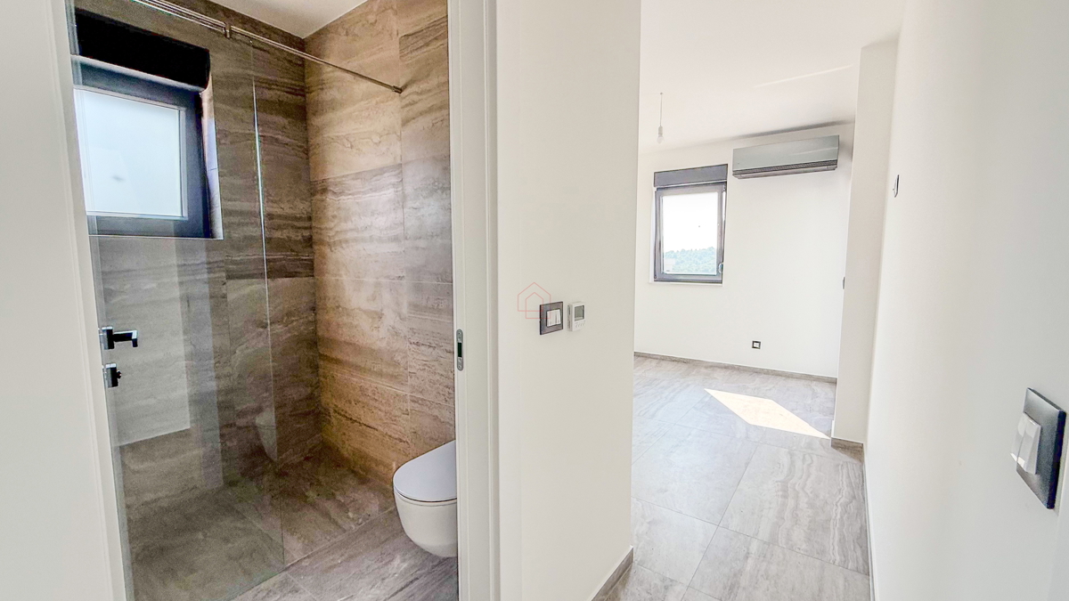 Čudovit penthouse v središču Murterja s čudovitim pogledom na morje