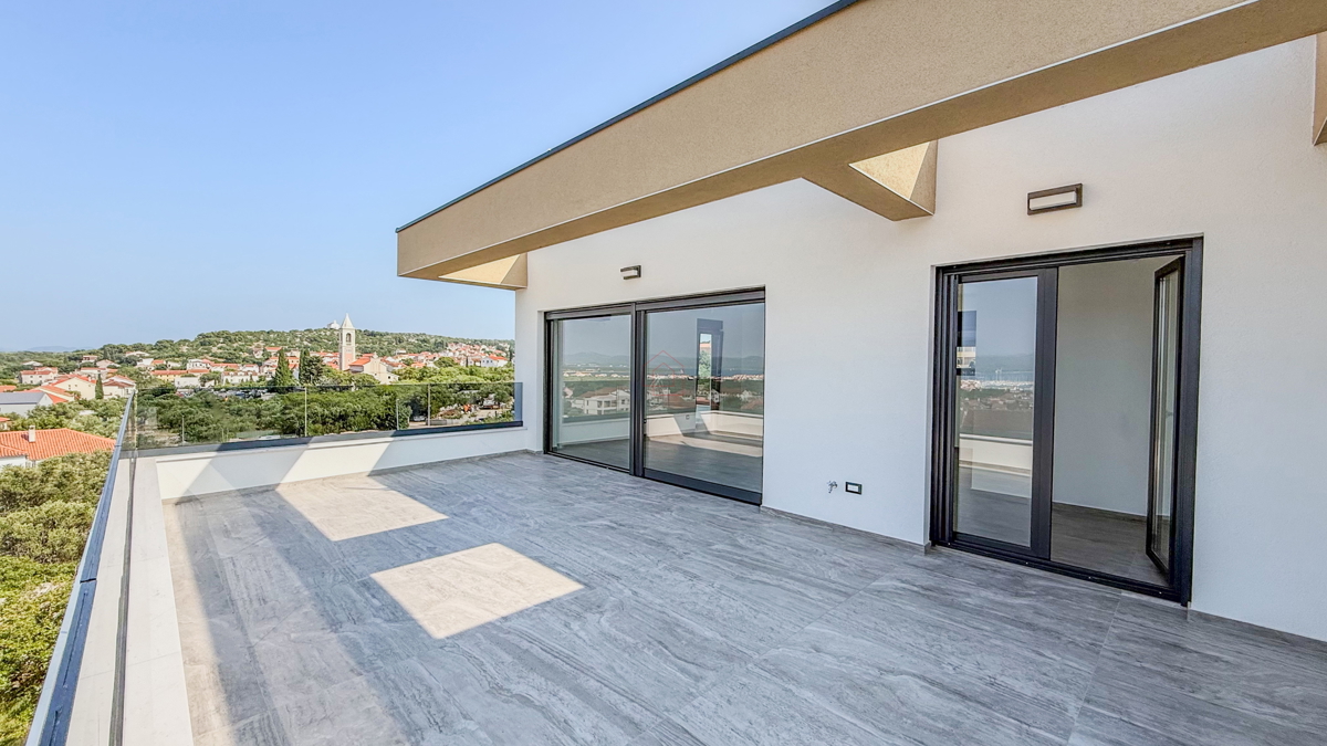 Čudovit penthouse v središču Murterja s čudovitim pogledom na morje
