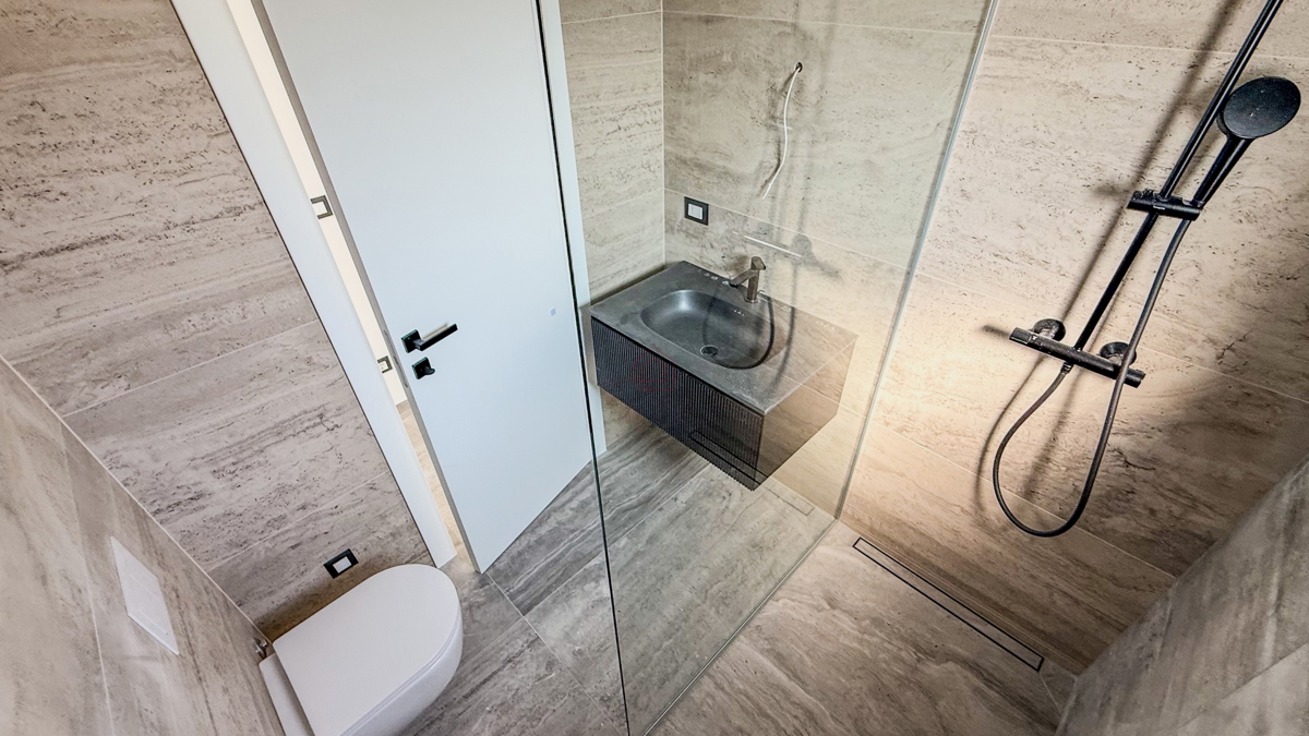 Čudovit penthouse v središču Murterja s čudovitim pogledom na morje