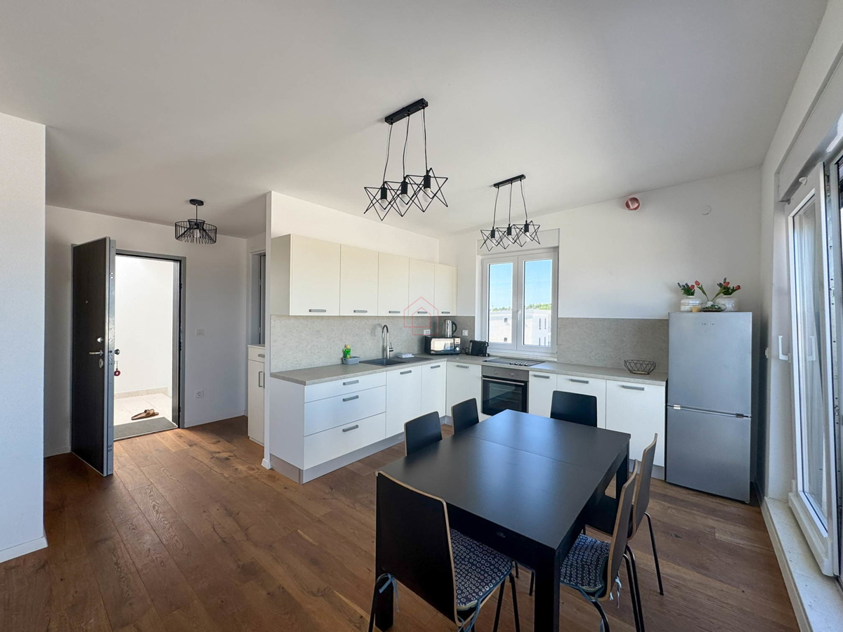 Penthouse s tremi spalnicami, s panoramskim razgledom in garažo