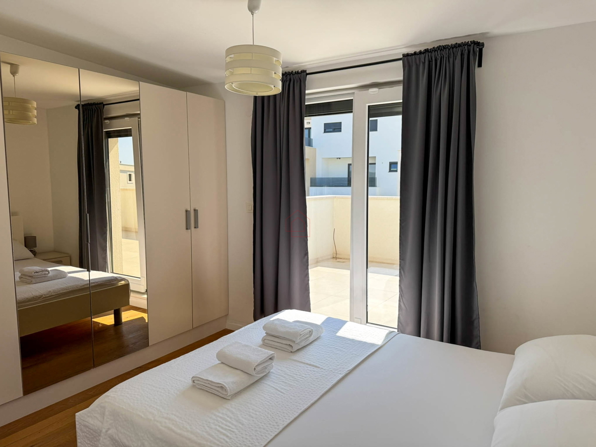 Penthouse s tremi spalnicami, s panoramskim razgledom in garažo