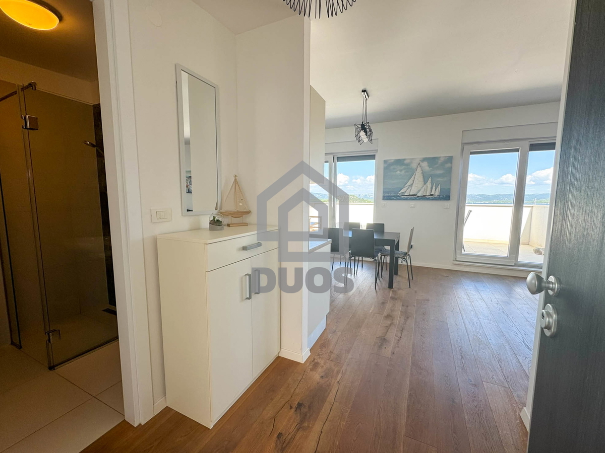 Penthouse s tremi spalnicami, s panoramskim razgledom in garažo