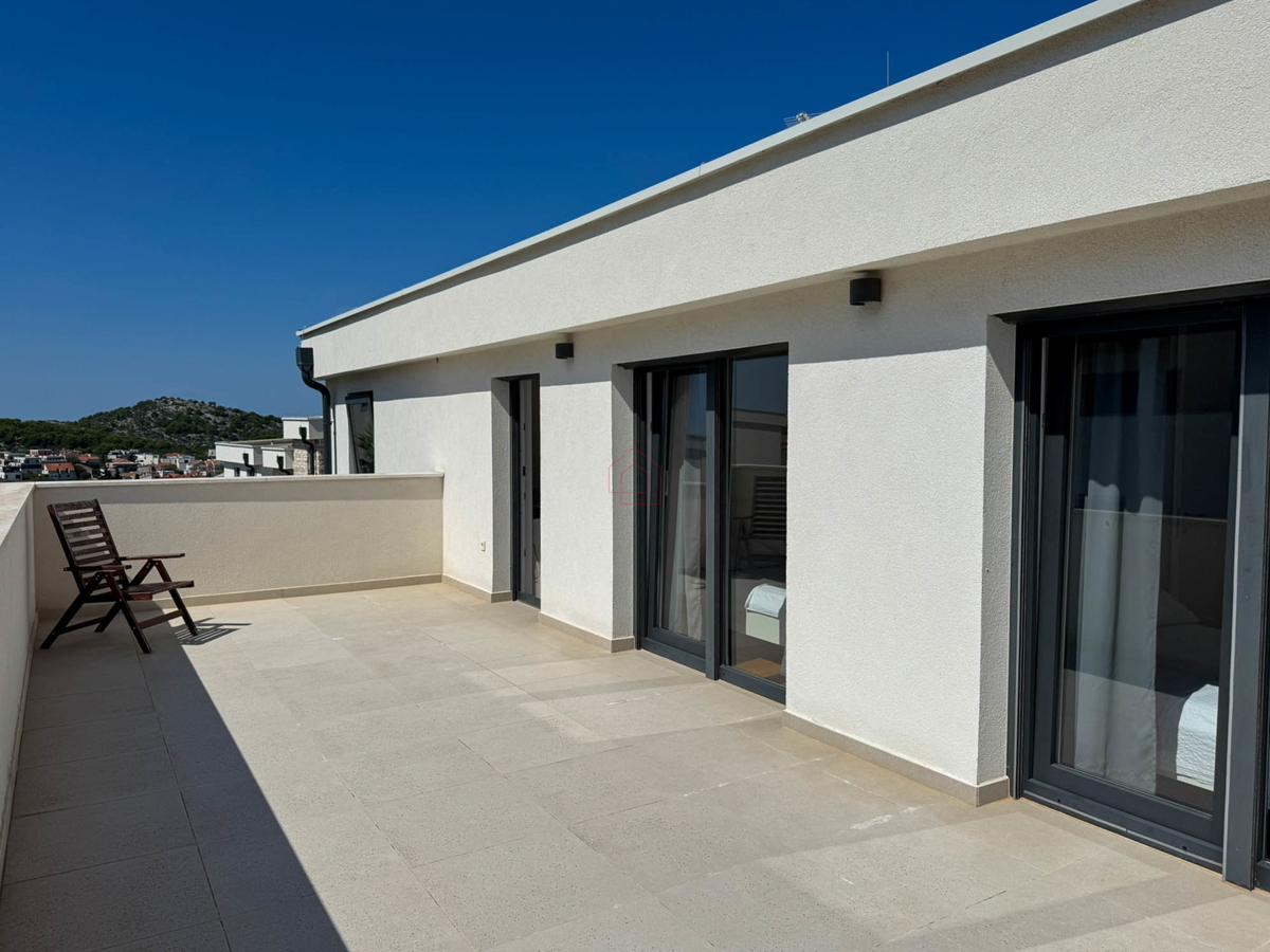 Penthouse s tremi spalnicami, s panoramskim razgledom in garažo