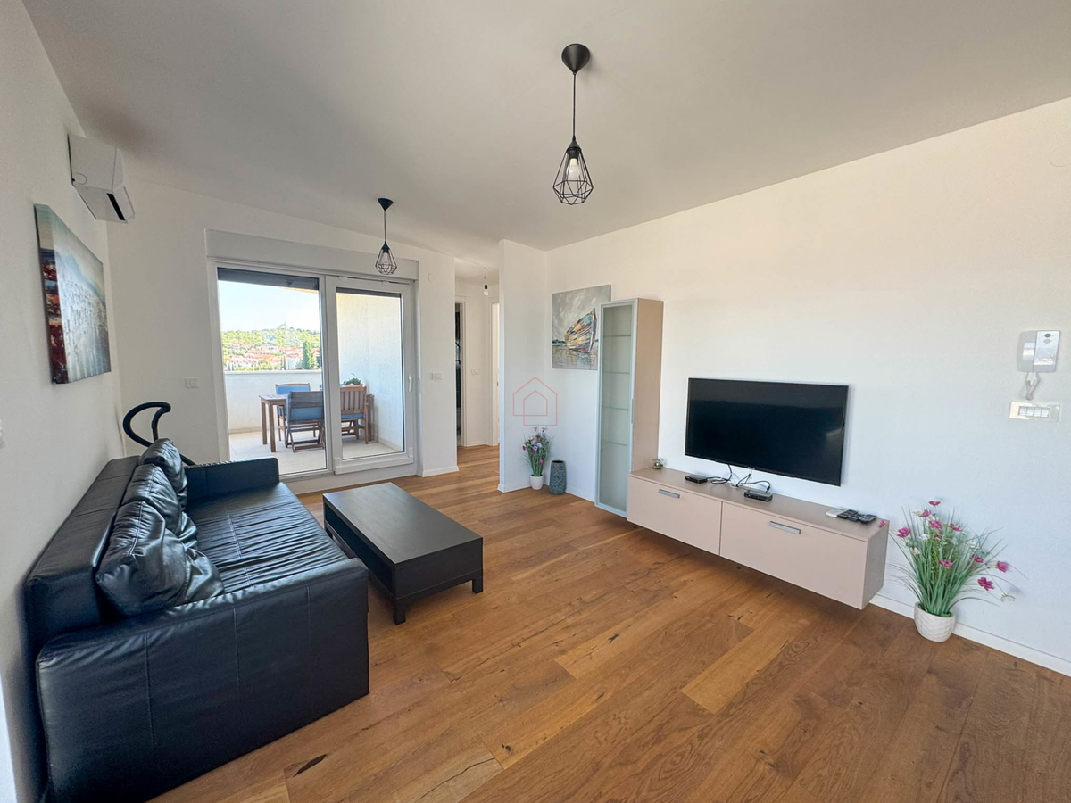 Penthouse s tremi spalnicami, s panoramskim razgledom in garažo