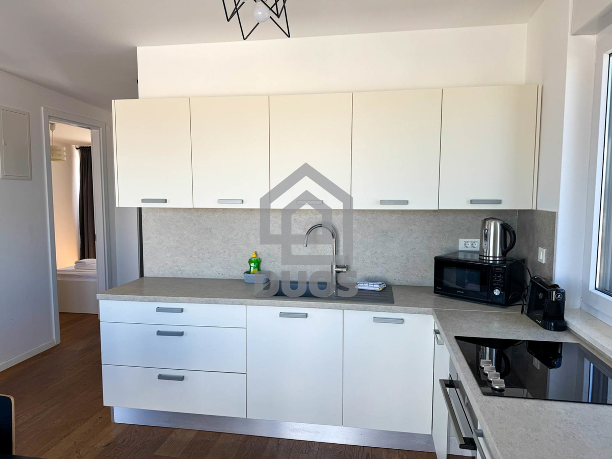 Penthouse s tremi spalnicami, s panoramskim razgledom in garažo