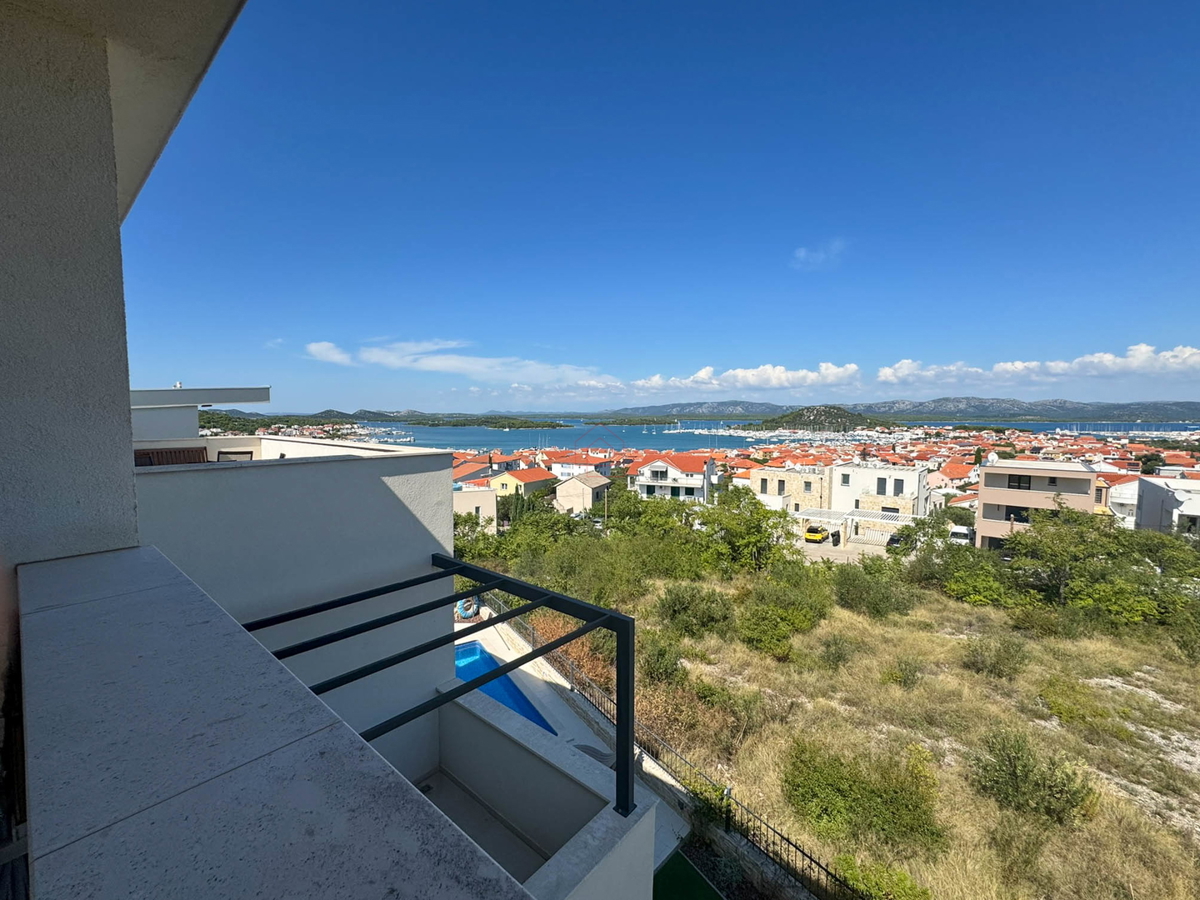 Penthouse s tremi spalnicami, s panoramskim razgledom in garažo