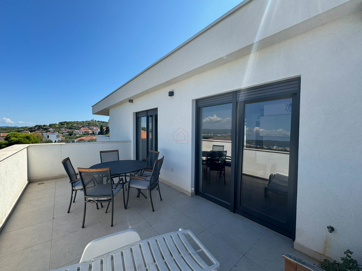 Penthouse s tremi spalnicami, s panoramskim razgledom in garažo