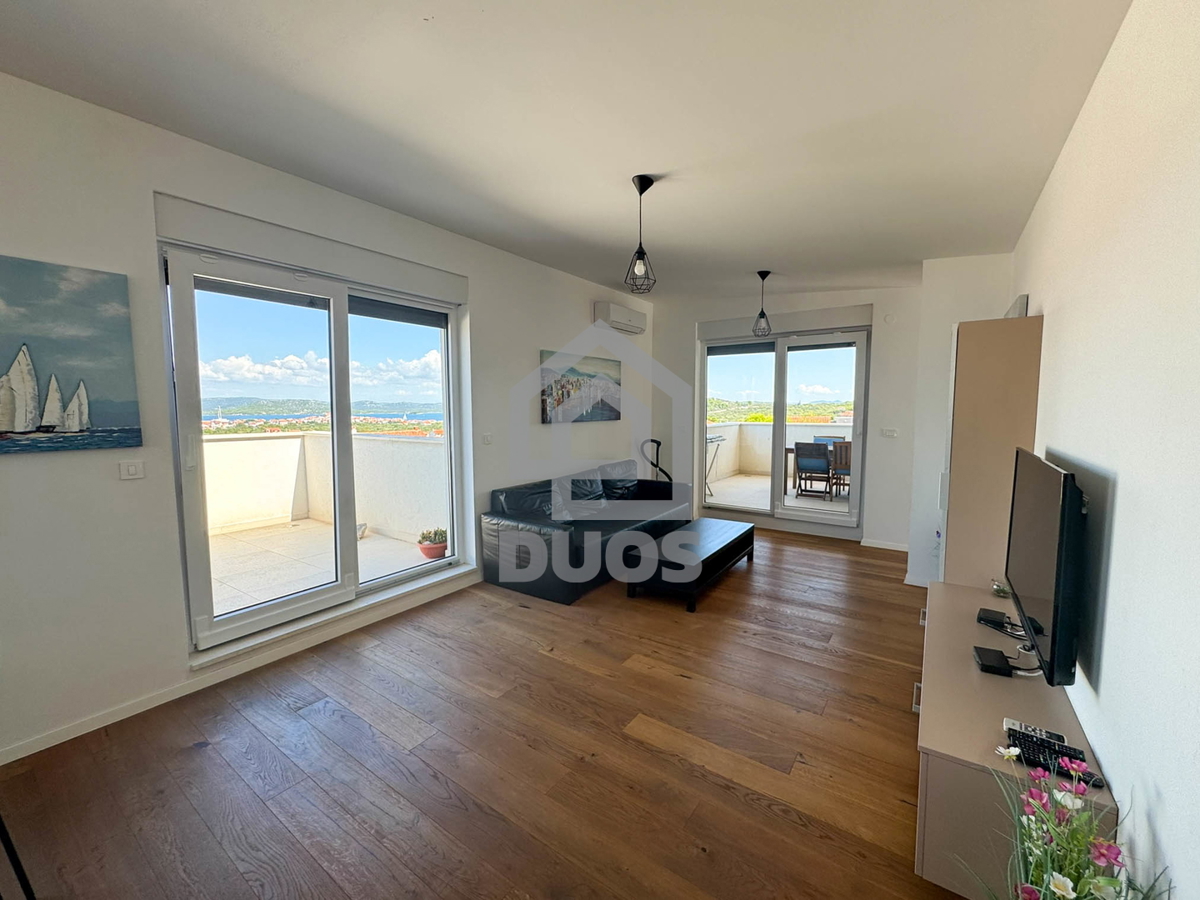 Penthouse s tremi spalnicami, s panoramskim razgledom in garažo