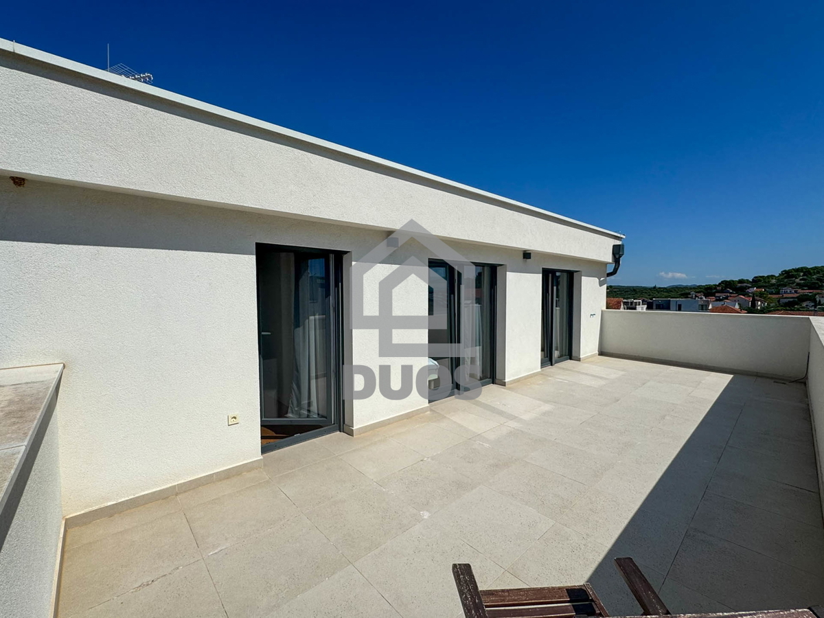 Penthouse s tremi spalnicami, s panoramskim razgledom in garažo