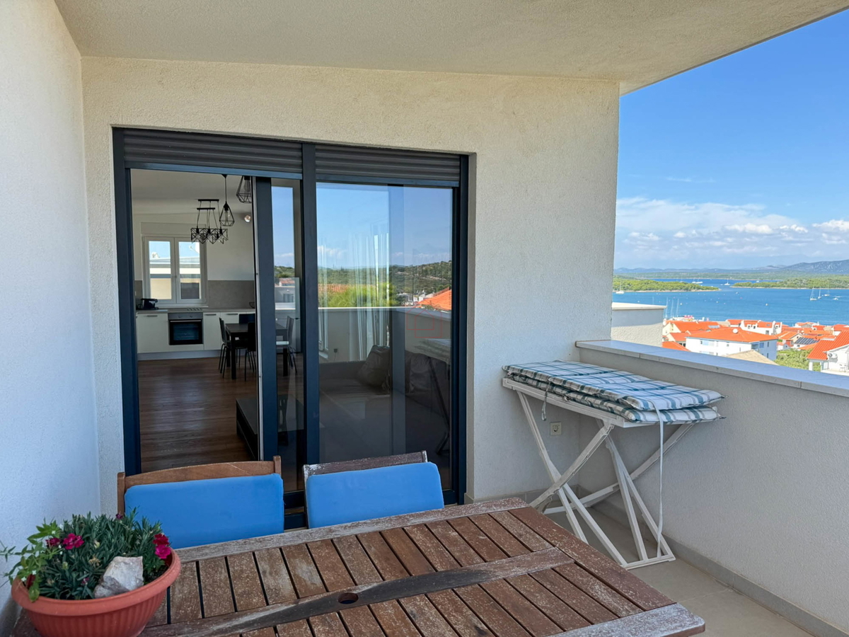 Penthouse s tremi spalnicami, s panoramskim razgledom in garažo