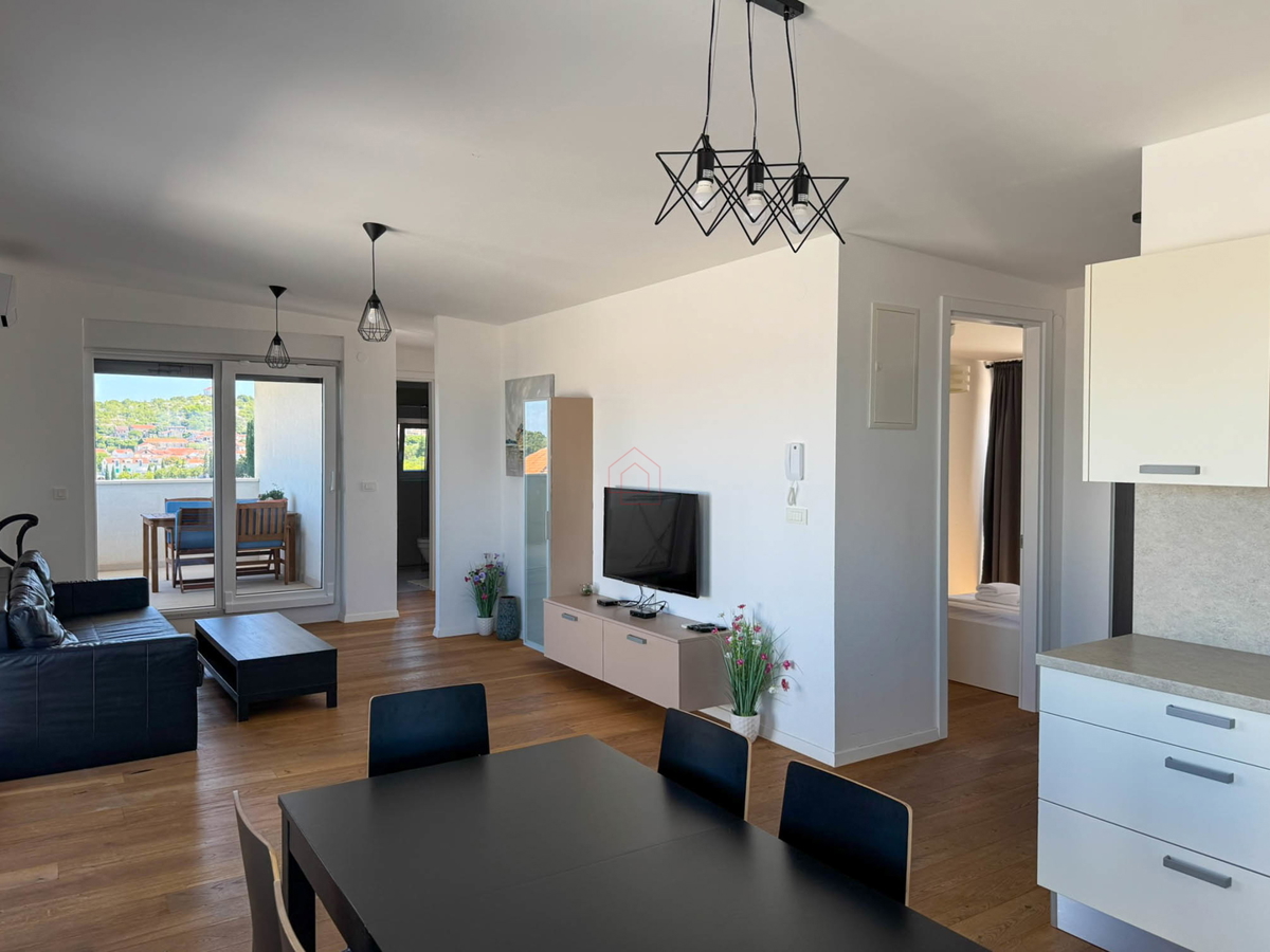 Penthouse s tremi spalnicami, s panoramskim razgledom in garažo