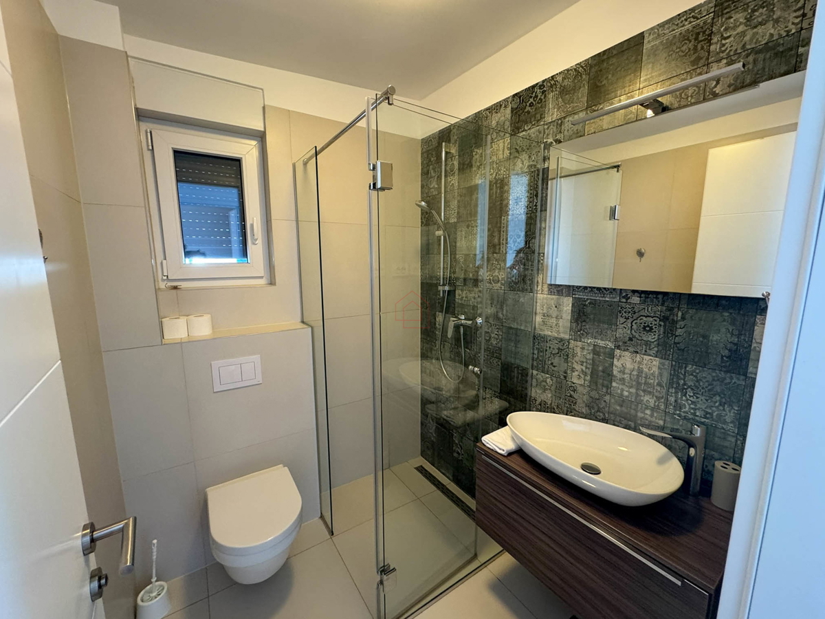 Penthouse s tremi spalnicami, s panoramskim razgledom in garažo