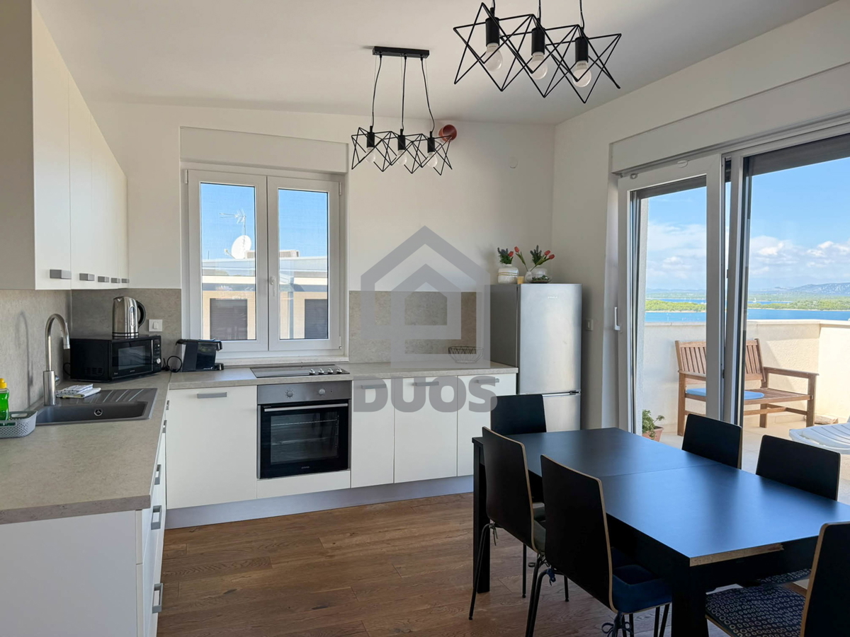 Penthouse s tremi spalnicami, s panoramskim razgledom in garažo