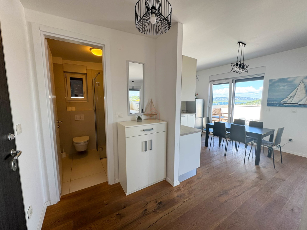 Penthouse s tremi spalnicami, s panoramskim razgledom in garažo