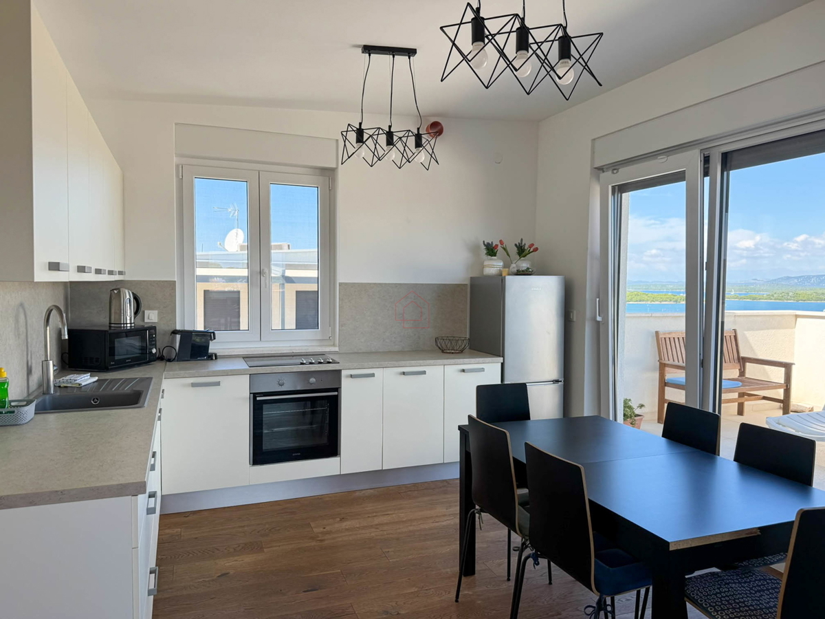 Penthouse s tremi spalnicami, s panoramskim razgledom in garažo