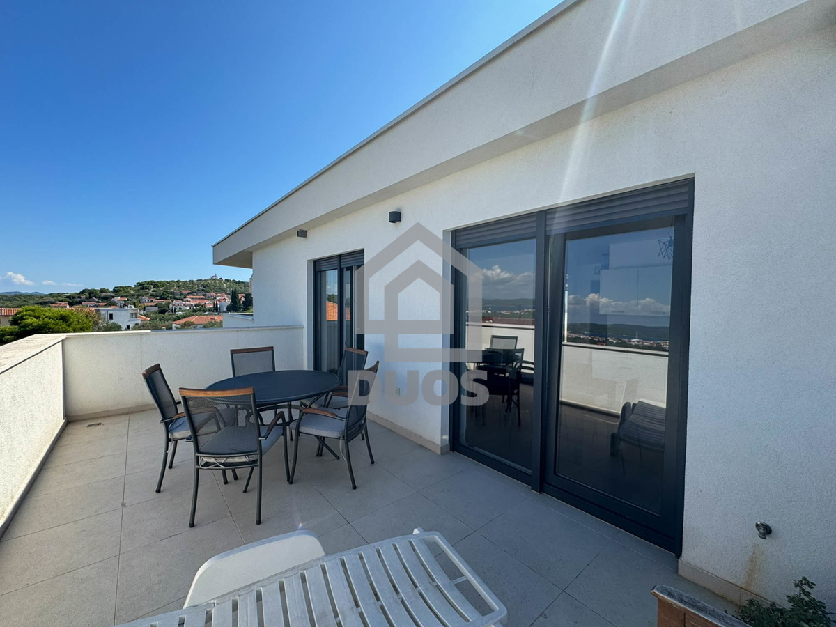 Penthouse s tremi spalnicami, s panoramskim razgledom in garažo