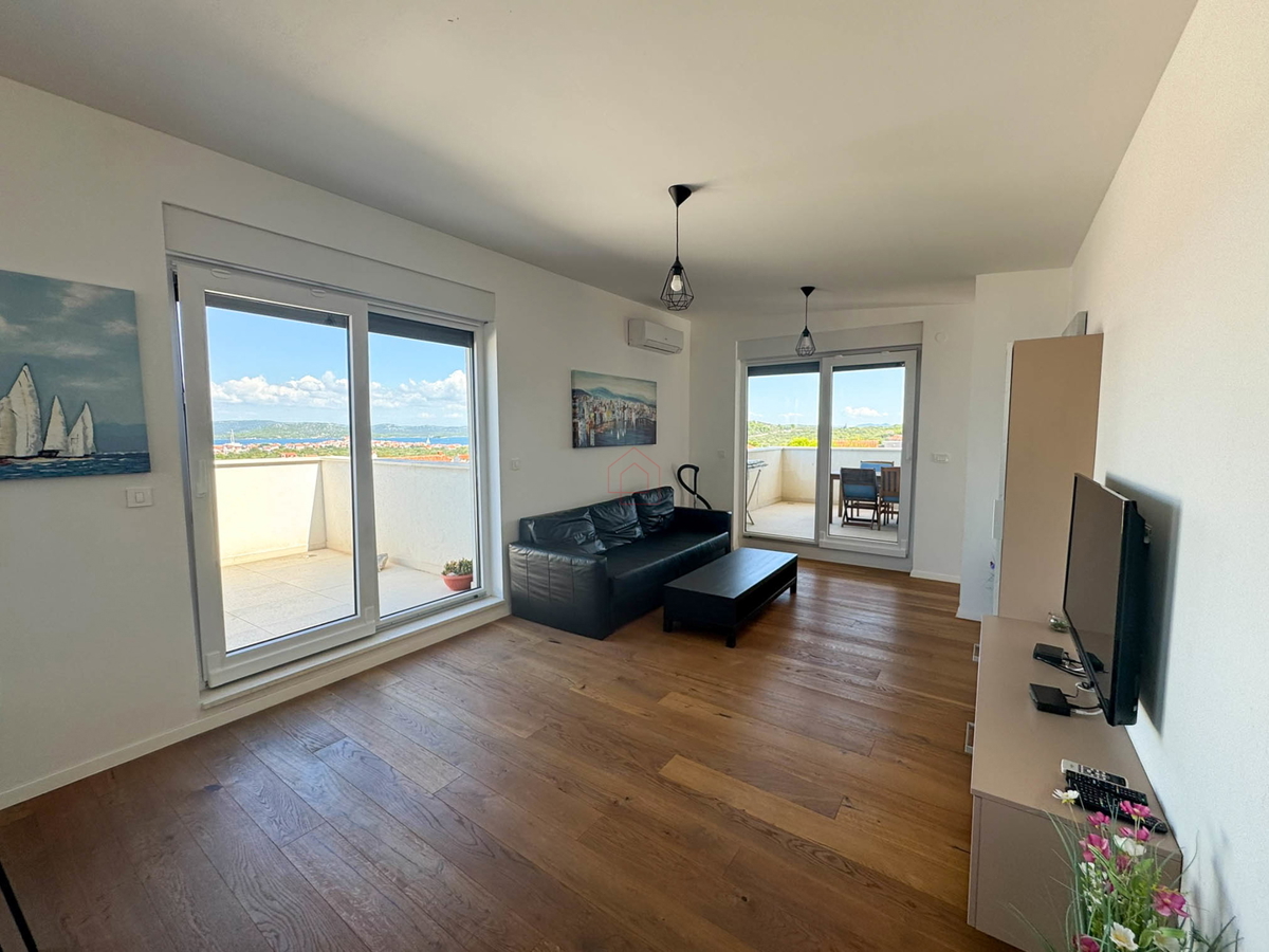 Penthouse s tremi spalnicami, s panoramskim razgledom in garažo