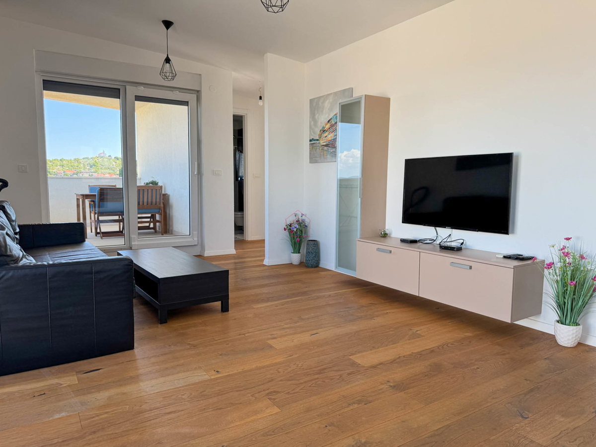 Penthouse s tremi spalnicami, s panoramskim razgledom in garažo