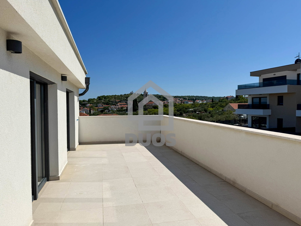 Penthouse s tremi spalnicami, s panoramskim razgledom in garažo