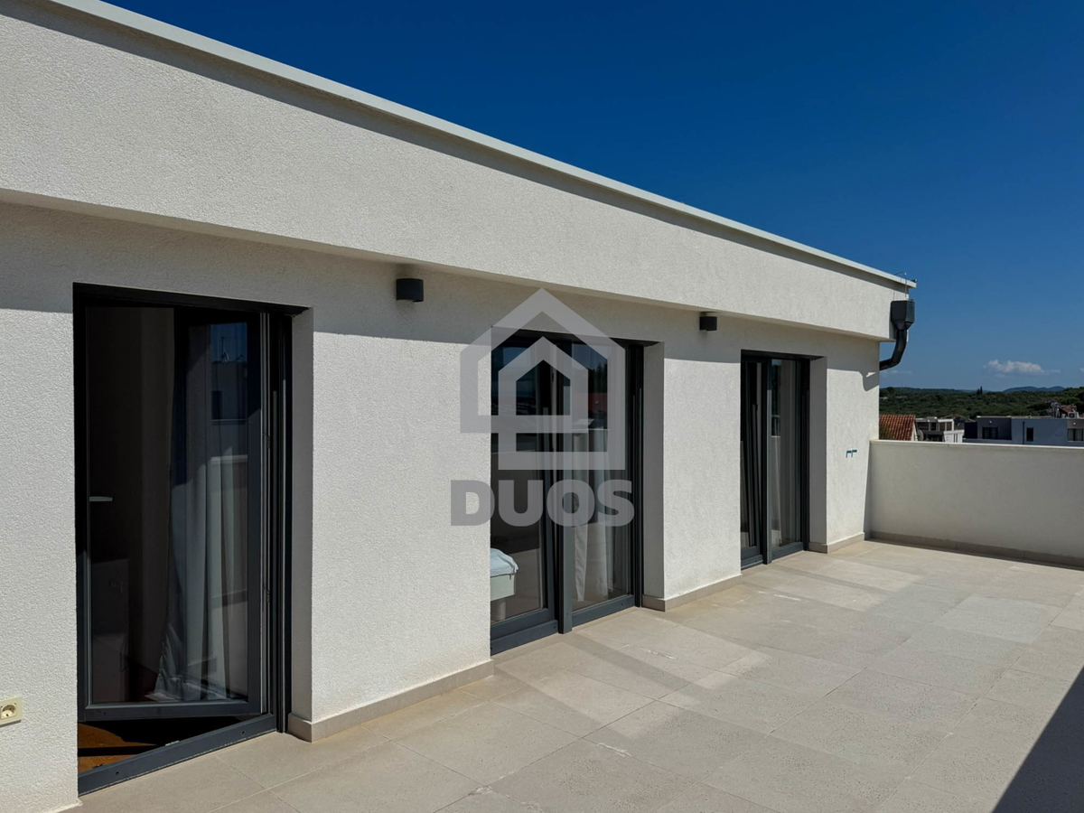 Penthouse s tremi spalnicami, s panoramskim razgledom in garažo