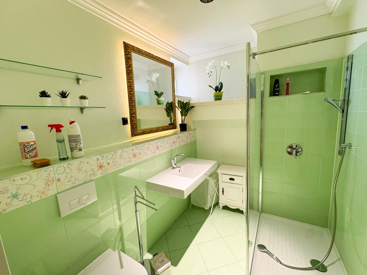 Čudovito prenovljena in moderno urejena kamnita hiša v središču Murtera z dvigalom