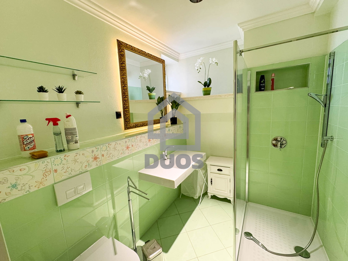 Čudovito prenovljena in moderno urejena kamnita hiša v središču Murtera z dvigalom