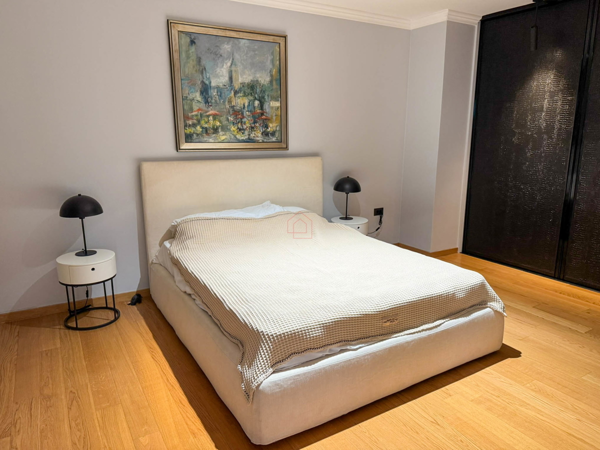 Čudovito prenovljena in moderno urejena kamnita hiša v središču Murtera z dvigalom