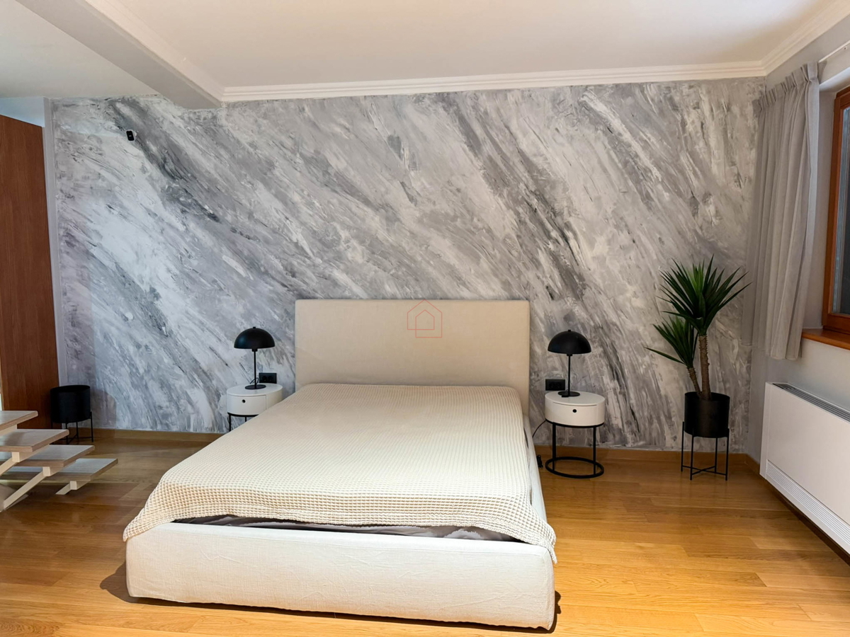 Čudovito prenovljena in moderno urejena kamnita hiša v središču Murtera z dvigalom