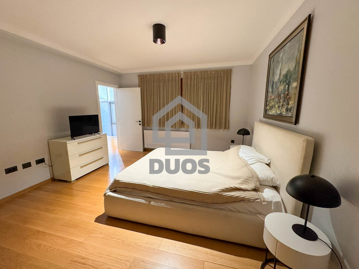 Čudovito prenovljena in moderno urejena kamnita hiša v središču Murtera z dvigalom