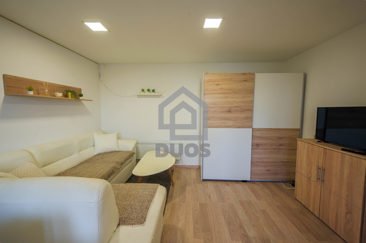 Preurejena garsonjera 24,12 + shramba in zaprta loža