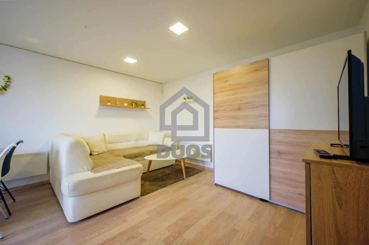 Preurejena garsonjera 24,12 + shramba in zaprta loža