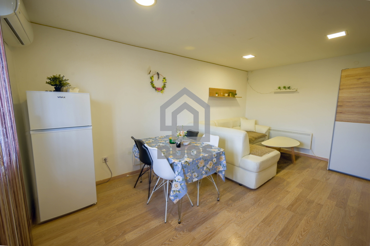 Preurejena garsonjera 24,12 + shramba in zaprta loža