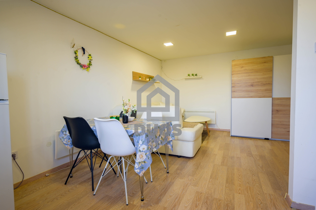 Preurejena garsonjera 24,12 + shramba in zaprta loža