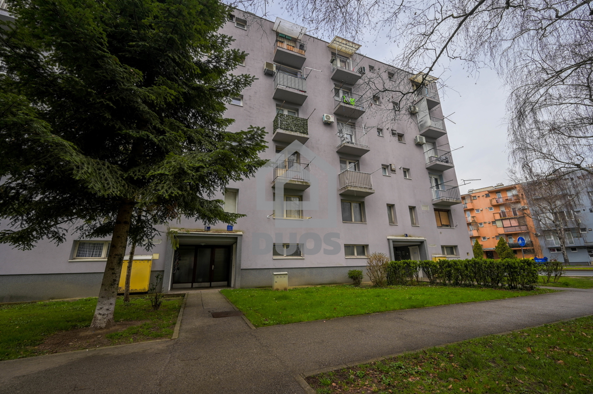 Preurejena garsonjera 24,12 + shramba in zaprta loža