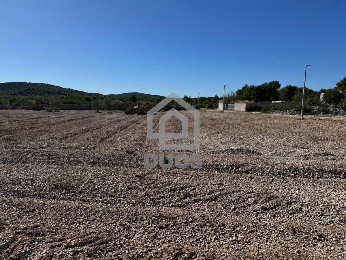 Manjše gradbeno zemljišče v Pirovcu, velikosti 520 m2