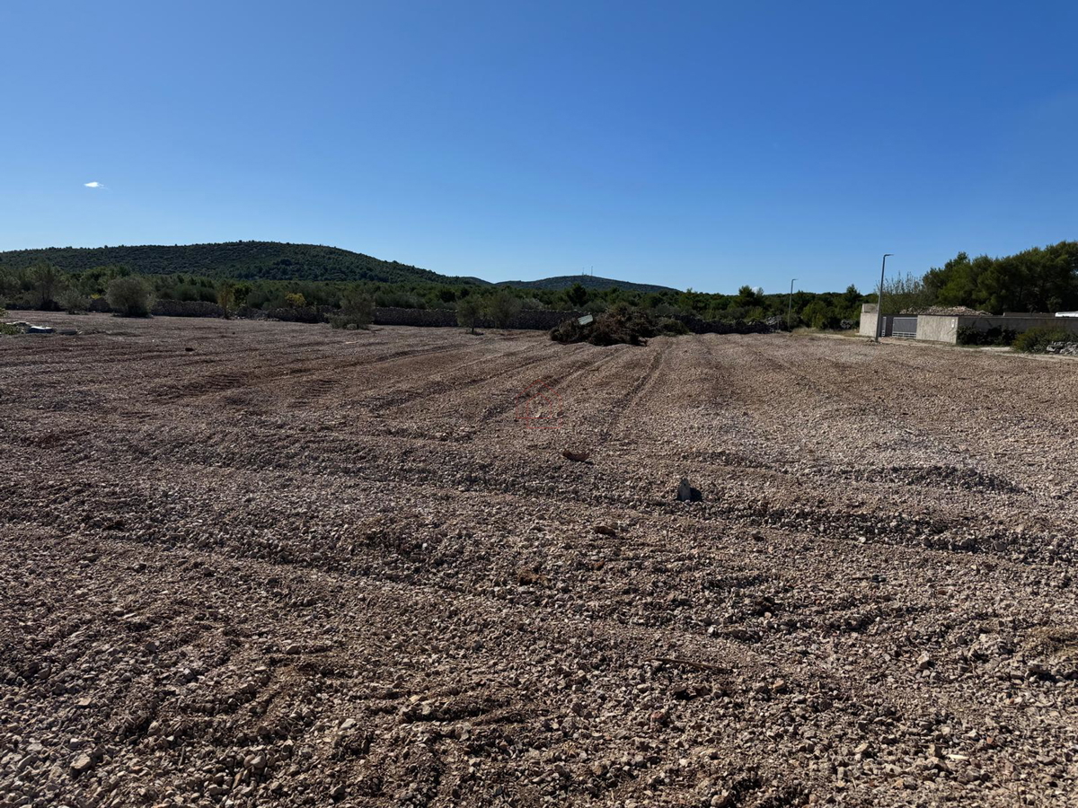 Manjše gradbeno zemljišče v Pirovcu, velikosti 520 m2