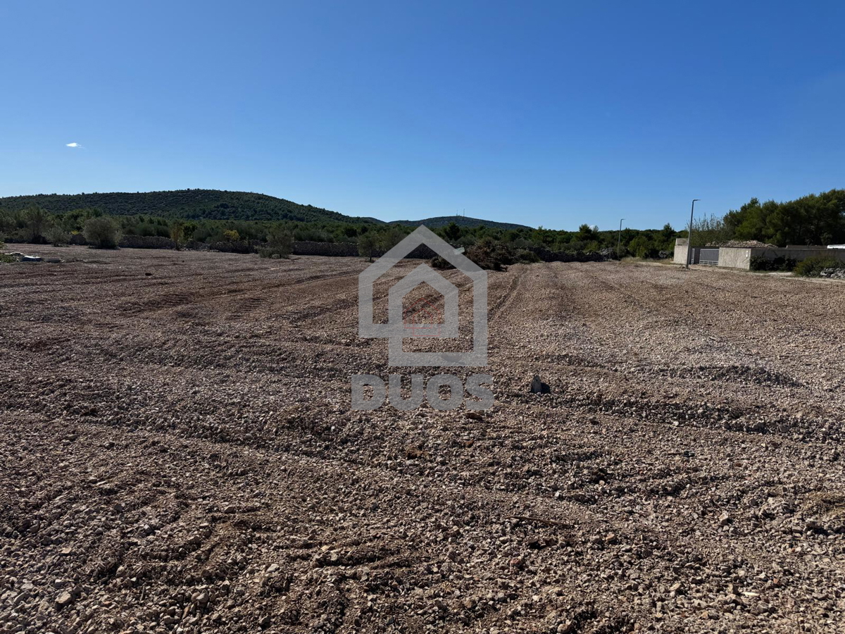 Manjše gradbeno zemljišče v Pirovcu, velikosti 520 m2