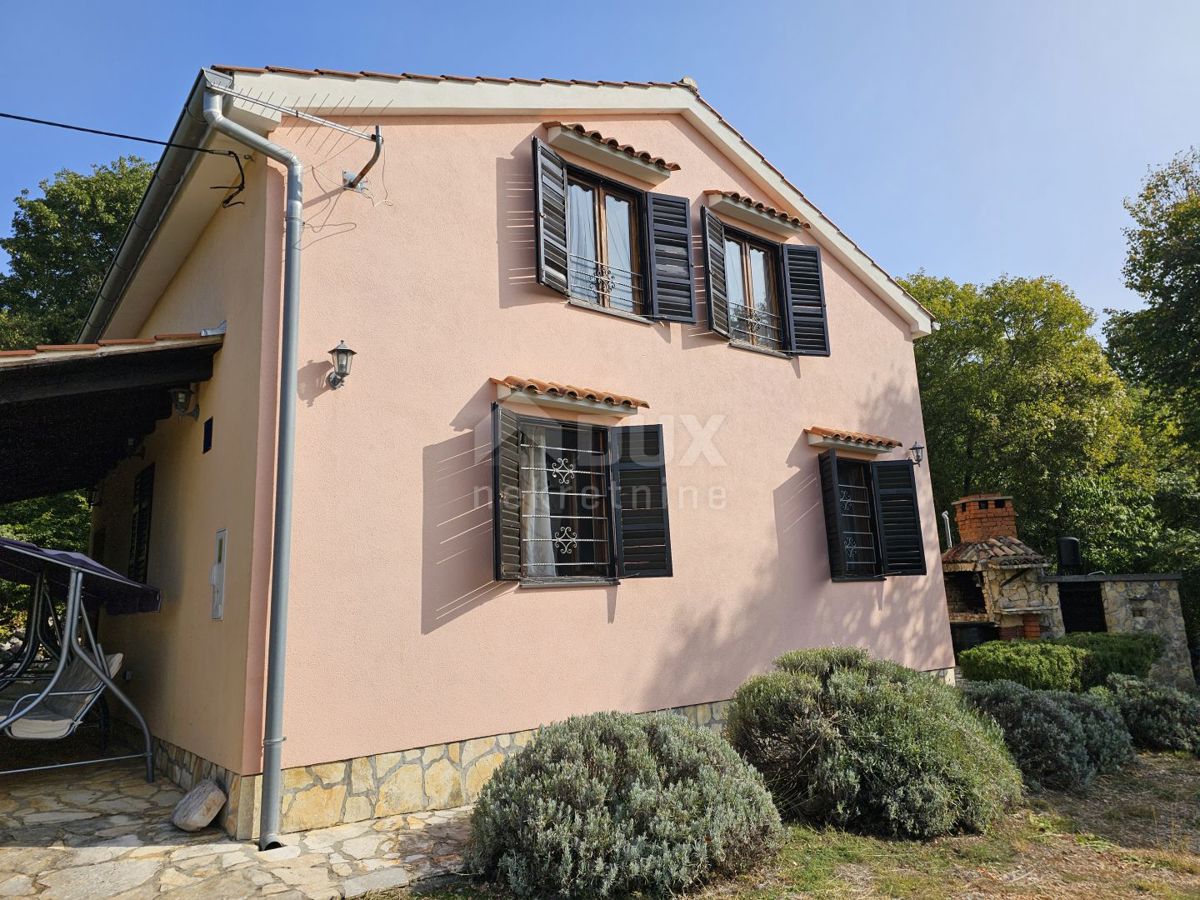 OTOK KRK, VRBNIK (okolica) - Samostojna hiša z dvema apartmajema