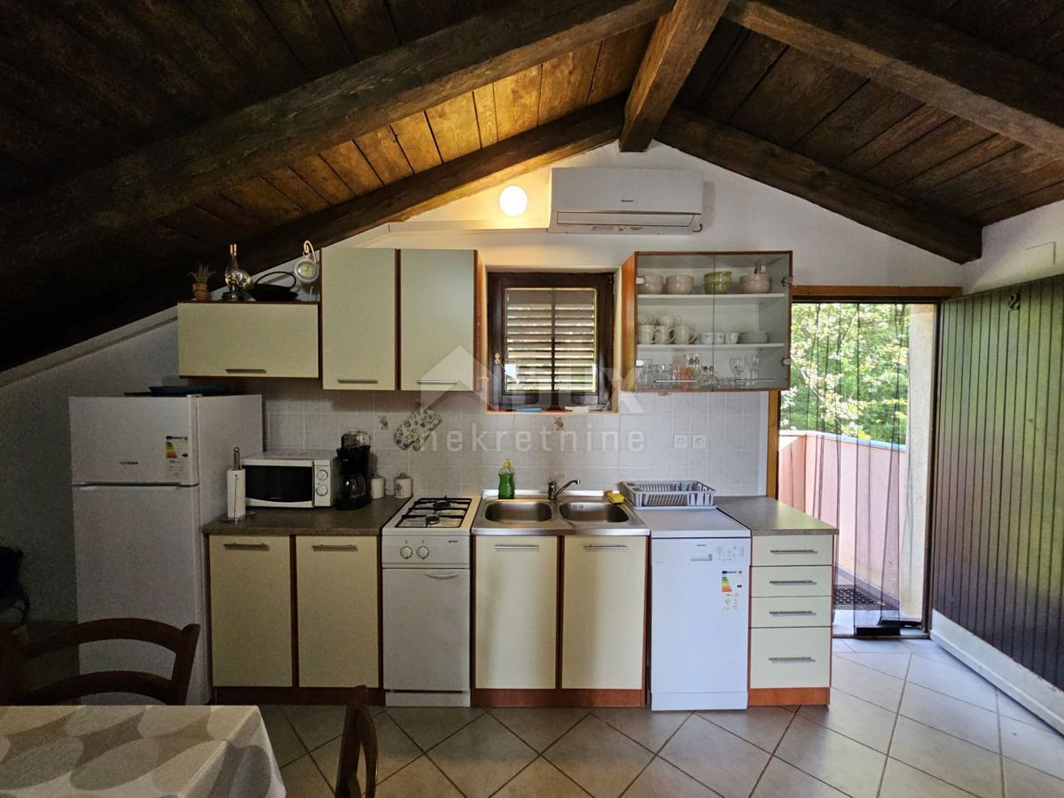 OTOK KRK, VRBNIK (okolica) - Samostojna hiša z dvema apartmajema