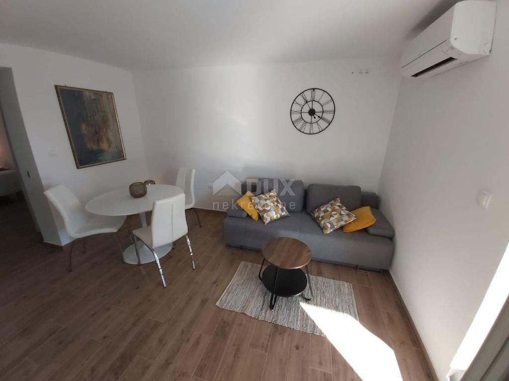 ZADAR, BIBINJE - apartmajska hiša v bližini plaže