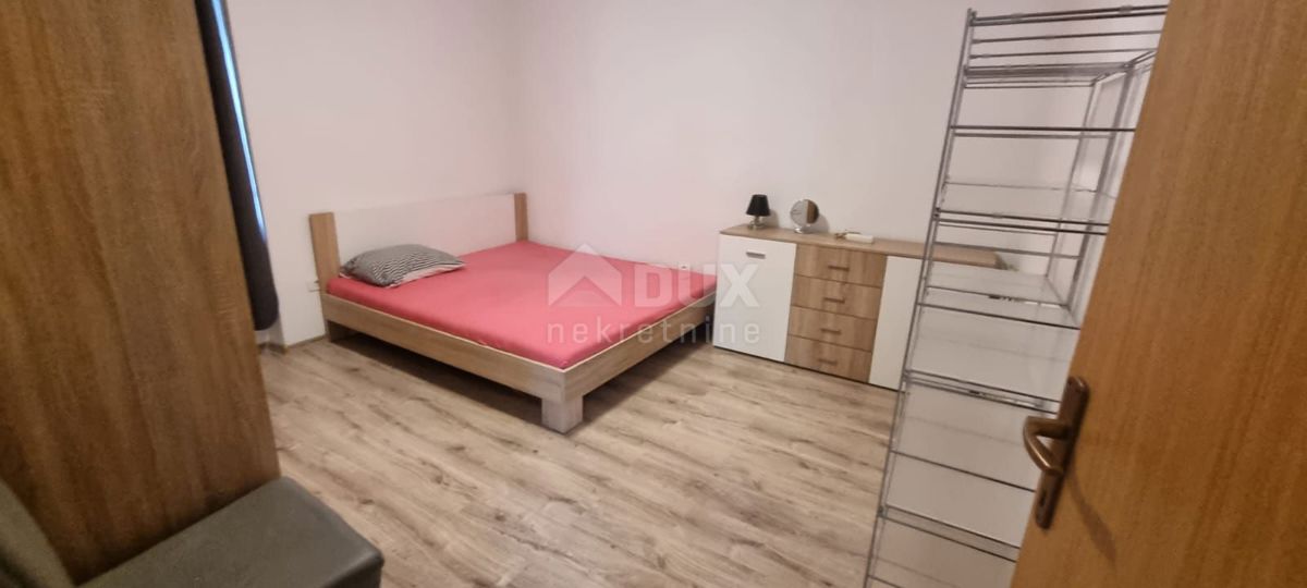 ISTRA, PULA Hiša s potencialom v centru mesta!