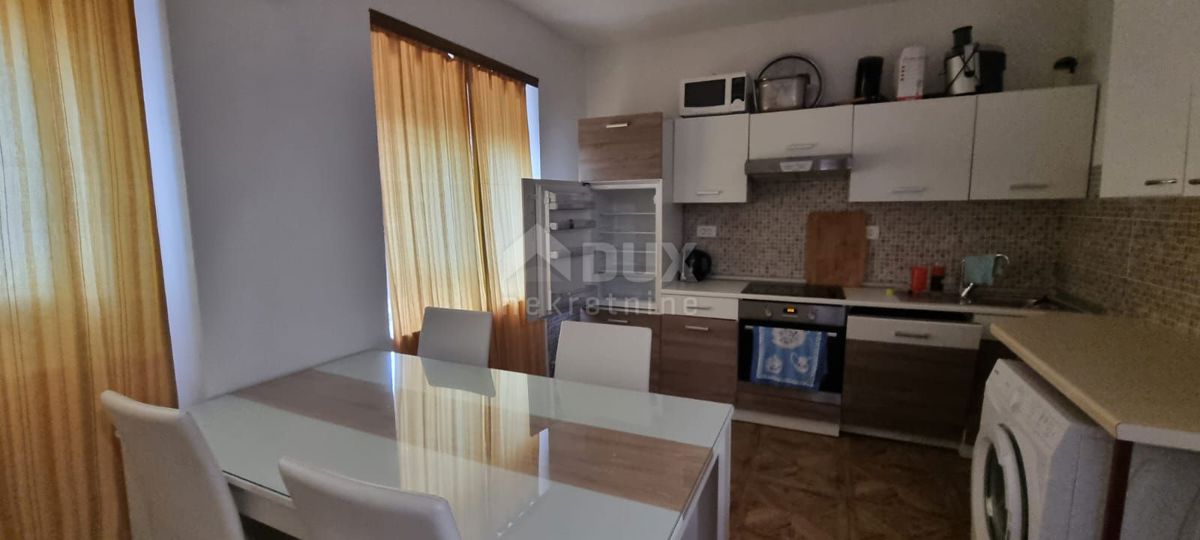 ISTRA, PULA Hiša s potencialom v centru mesta!