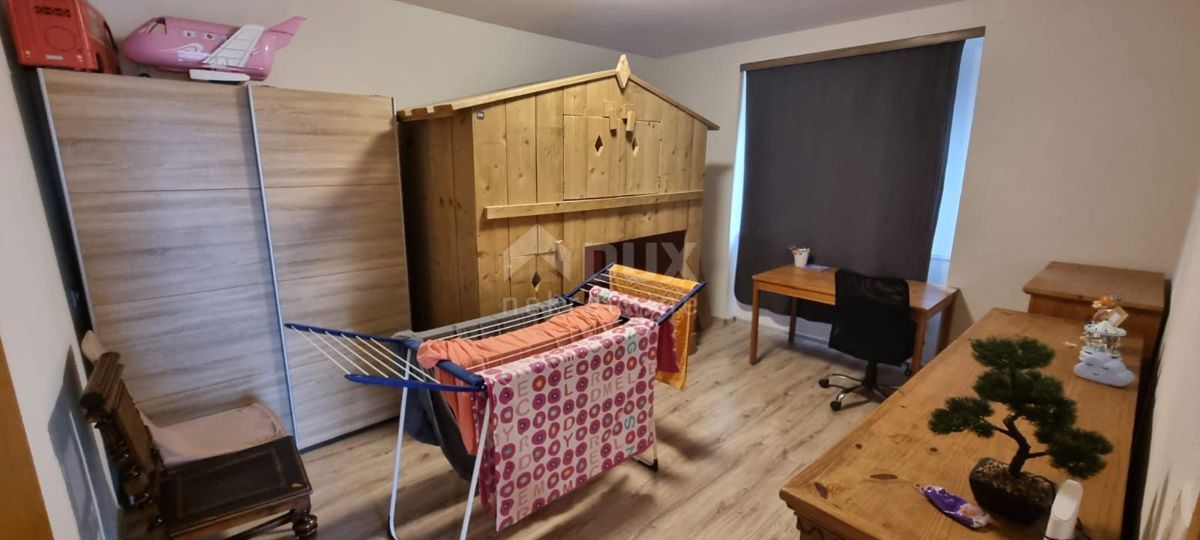 ISTRA, PULA Hiša s potencialom v centru mesta!
